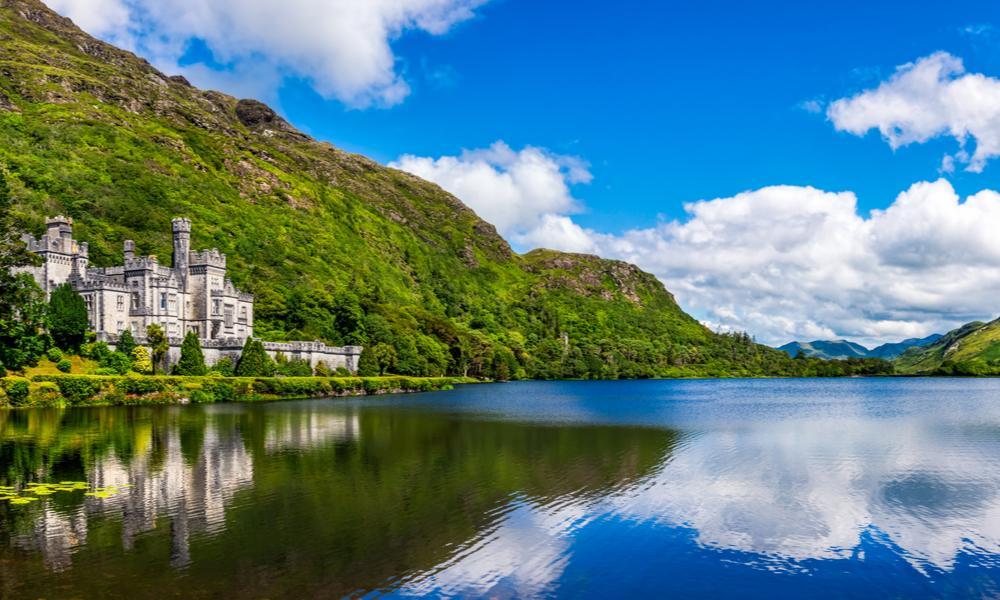 Kylemore Abbey in Connemara National ParkGiant's Causeway - Ierland - KRAS Busreizen