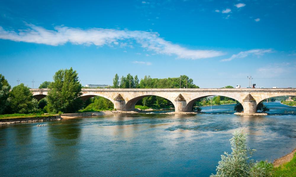 Brug over de Loire rivier, Orléans