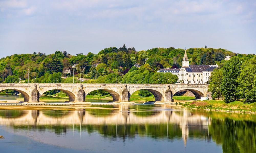 Pont Wilson Tours