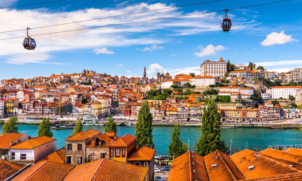 Oude stad van Porto aan de rivier de Douro