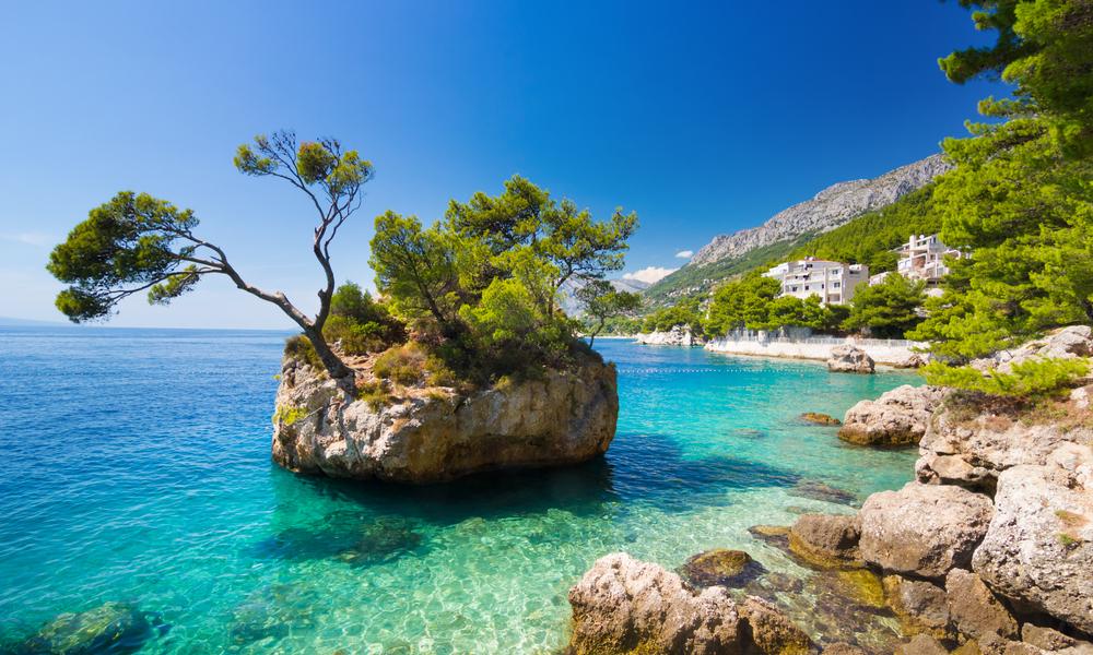 Adriatische zee aan de Makarska Riviera