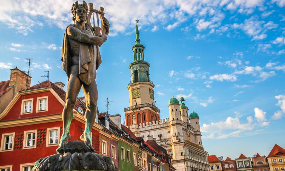 Fontein met standbeeld van Apollo op het oude stadsplein, Poznań